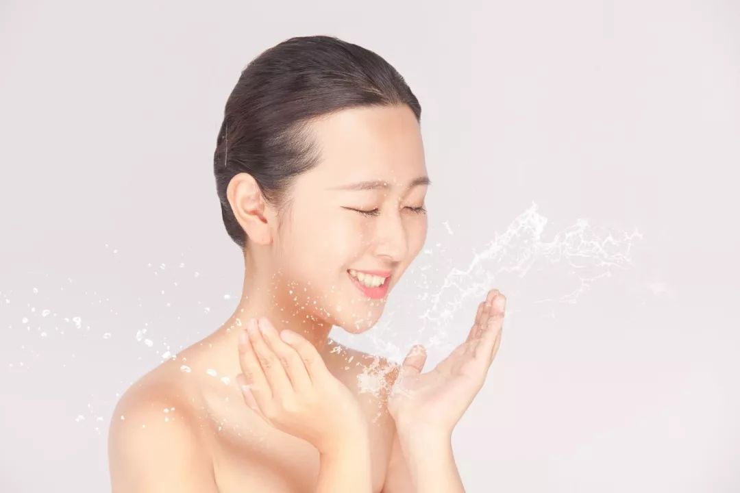 引起皮膚干燥的原因有哪些及解決方法！